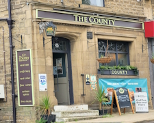 county pub hudds