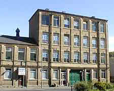 DELUXE BEDS LOCKWOOD.jpg (22908 bytes)