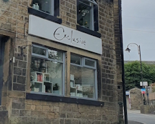 EXCLUSIVE HAIRDRESSER HONLEY